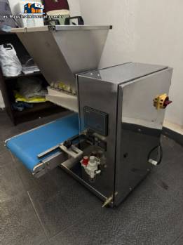 Dispensador monodosis VONIN C3 Pro con 3 boquillas para bombones y caramelos rellenos.