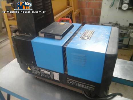 M�quina de goma Meltron