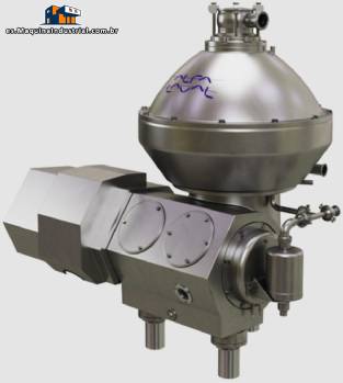 Centrfuga vertical bactofugal con descarga automtica para la clarificacin Alfa Laval de leche.