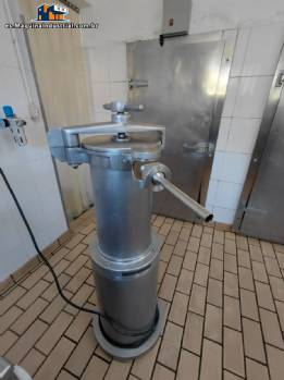 Embutidora neum�tica de salchichas de acero inoxidable, de 150 a 300 kg por hora, KLAINOX