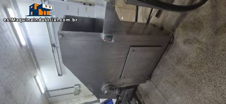 Cortadora/rompedora de bloques de carne Ibrasmak con picadora Simetria y cinta transportadora.