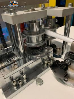 M�quina envasadora de paja con sistema de flexograf�a para impresi�n sobre papel.