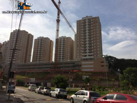 Gr�a m�vil sobre ra�les