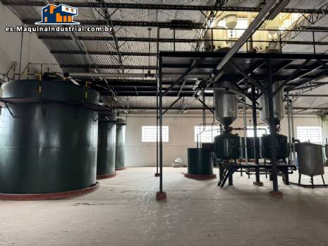 Destiler�a de glicerina con tanque, evaporador concentrador y filtro.