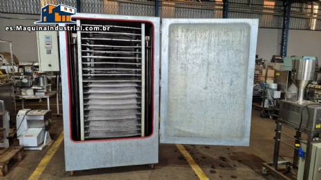 Horno/deshidratador Prime Engenharia para deshidratar frutas y verduras. Horno/deshidratador Prime Engenharia para deshidratar frutas y verduras.